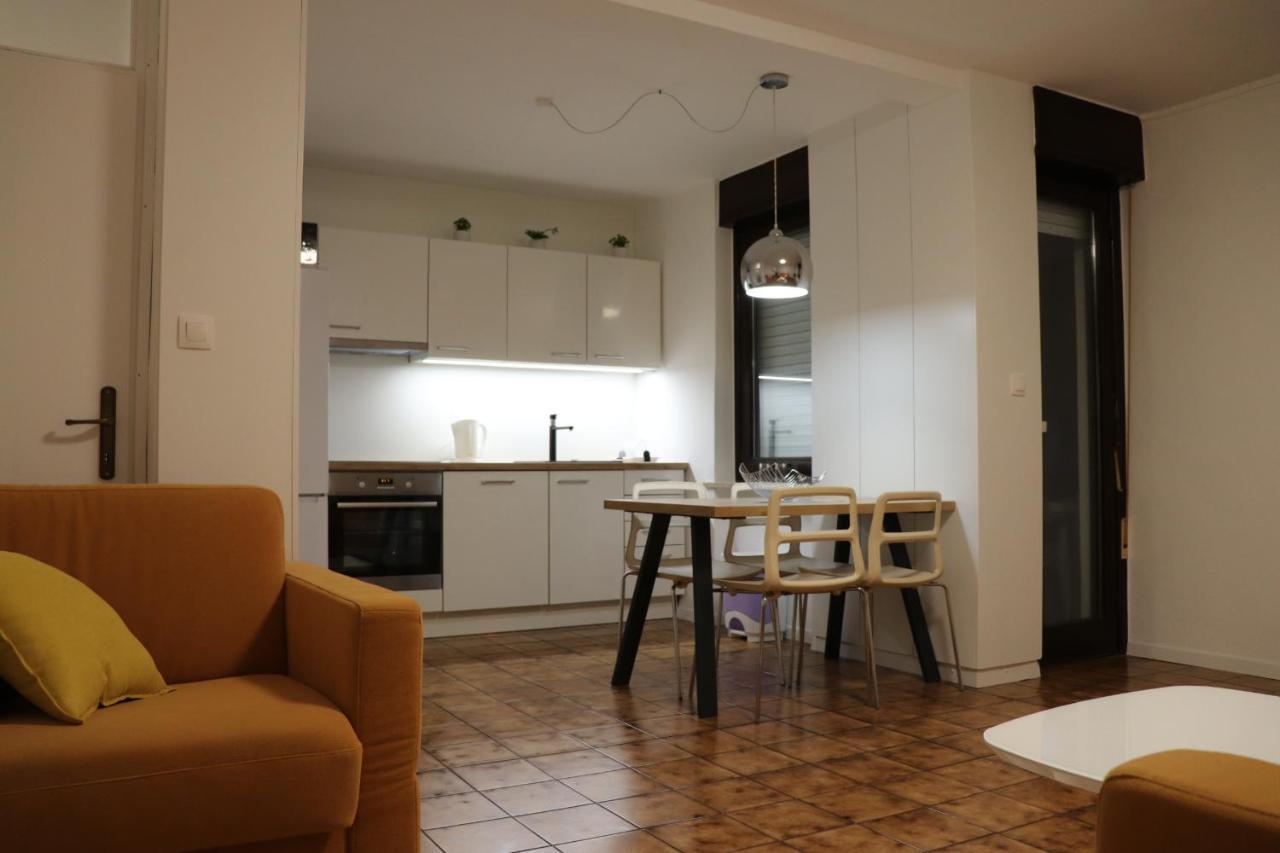 Apartments Zvezdica*** With Garden 잠브라티야 외부 사진