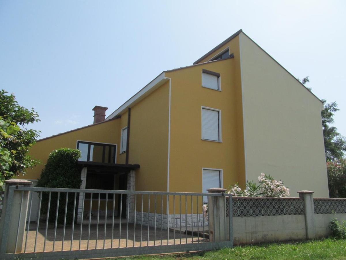 Apartments Zvezdica*** With Garden 잠브라티야 외부 사진