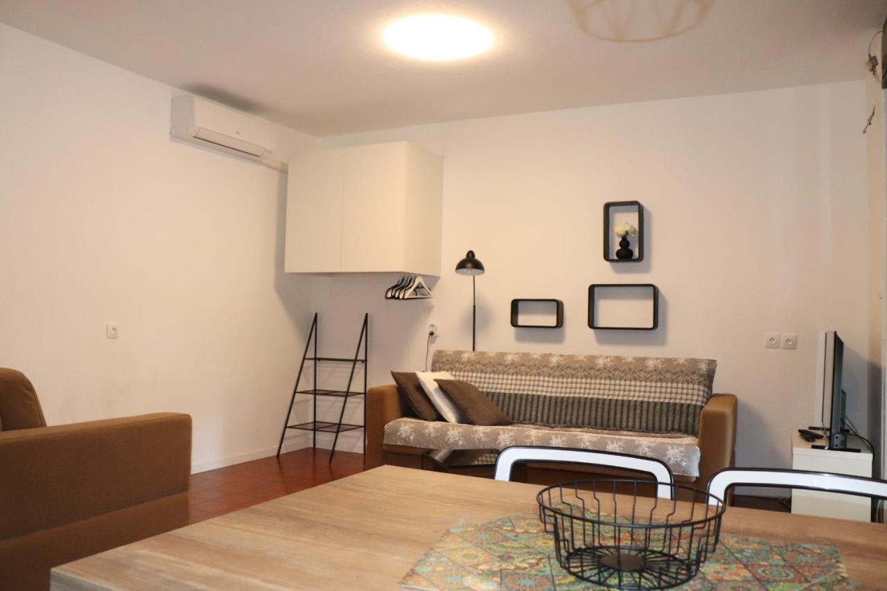Apartments Zvezdica*** With Garden 잠브라티야 외부 사진