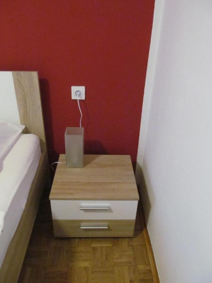 Apartments Zvezdica*** With Garden 잠브라티야 외부 사진