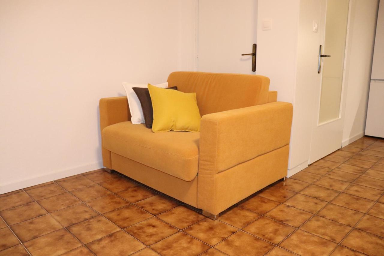 Apartments Zvezdica*** With Garden 잠브라티야 외부 사진