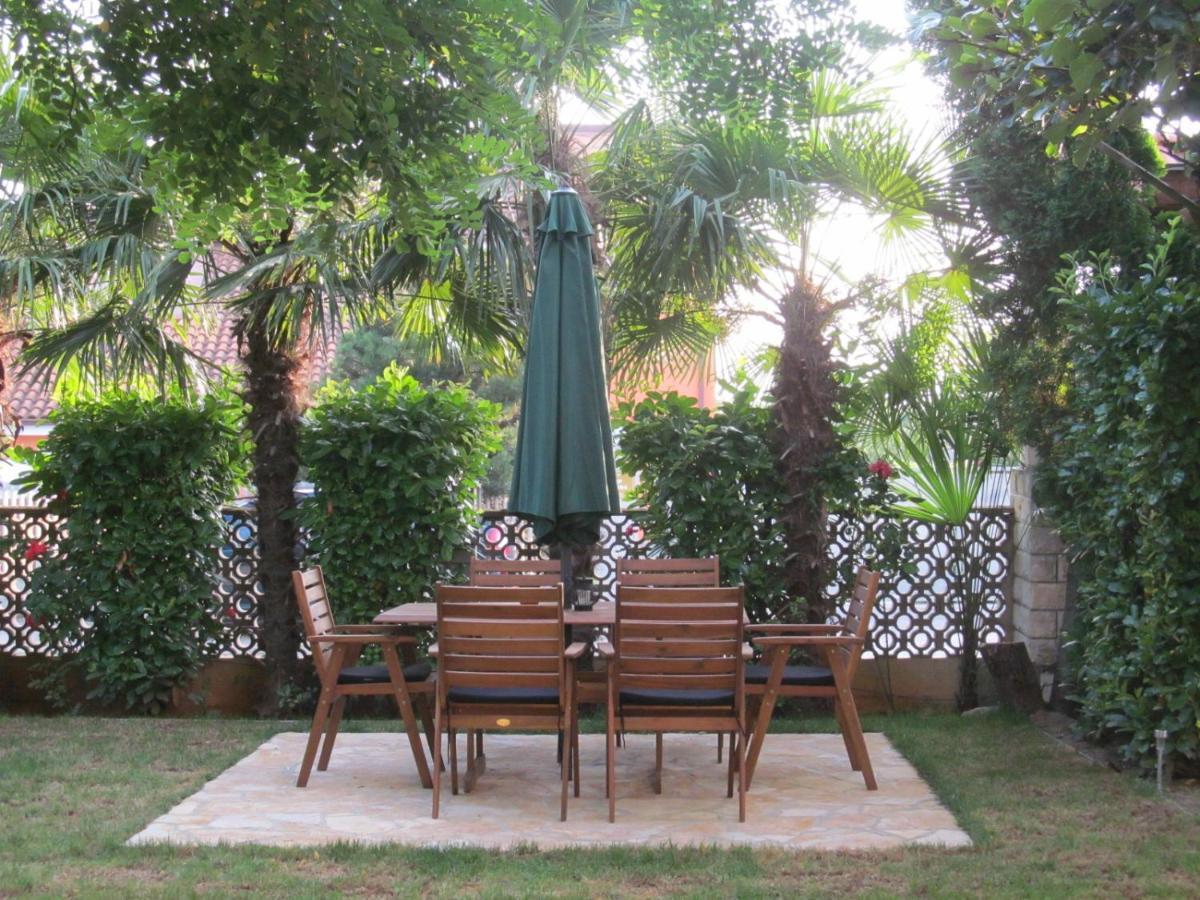 Apartments Zvezdica*** With Garden 잠브라티야 외부 사진