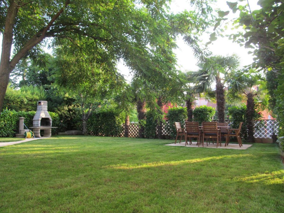 Apartments Zvezdica*** With Garden 잠브라티야 외부 사진