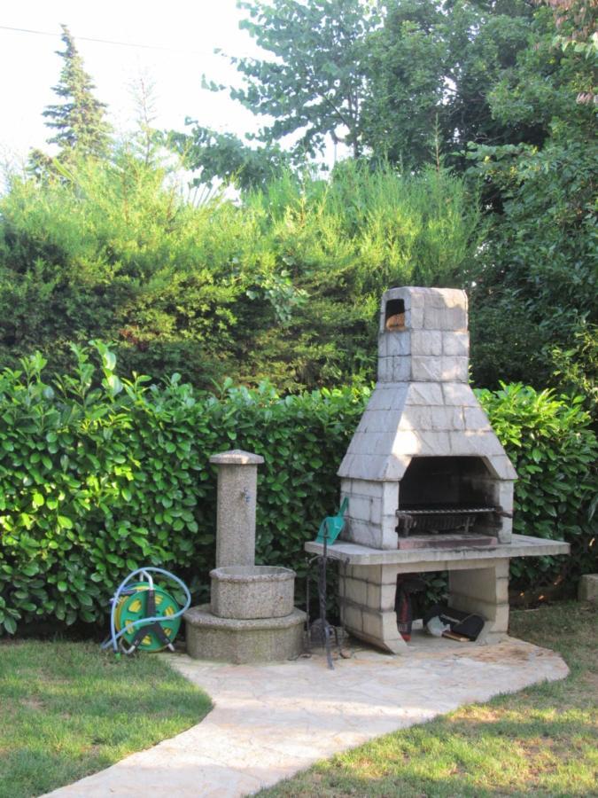 Apartments Zvezdica*** With Garden 잠브라티야 외부 사진