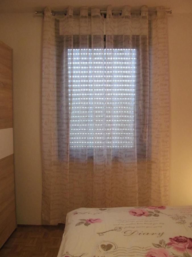 Apartments Zvezdica*** With Garden 잠브라티야 외부 사진