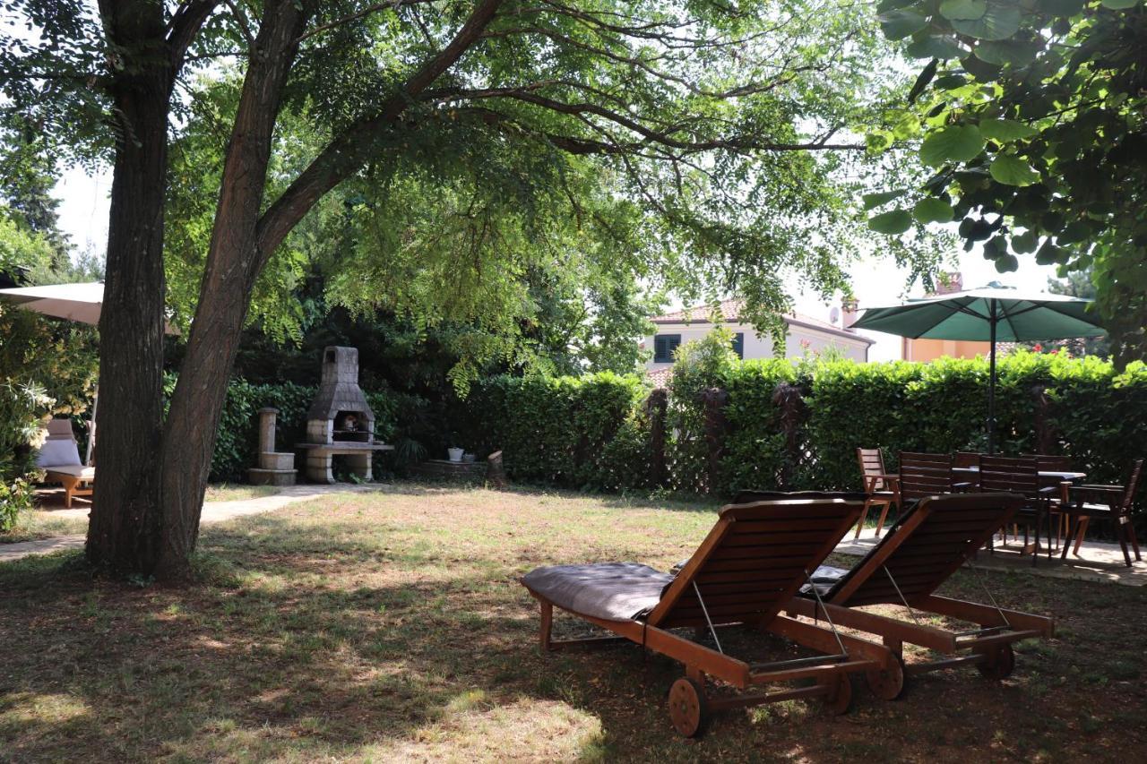 Apartments Zvezdica*** With Garden 잠브라티야 외부 사진